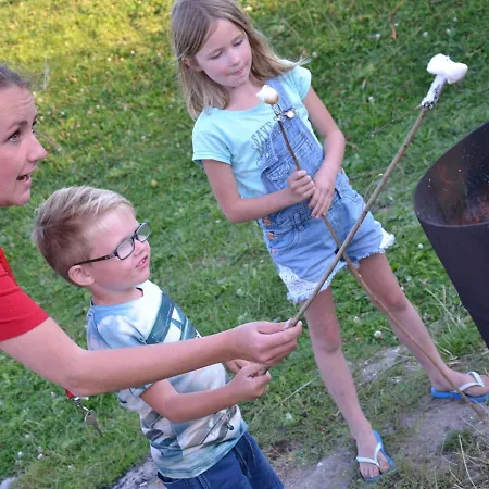 In With Nautical Charm Vakantiehuis